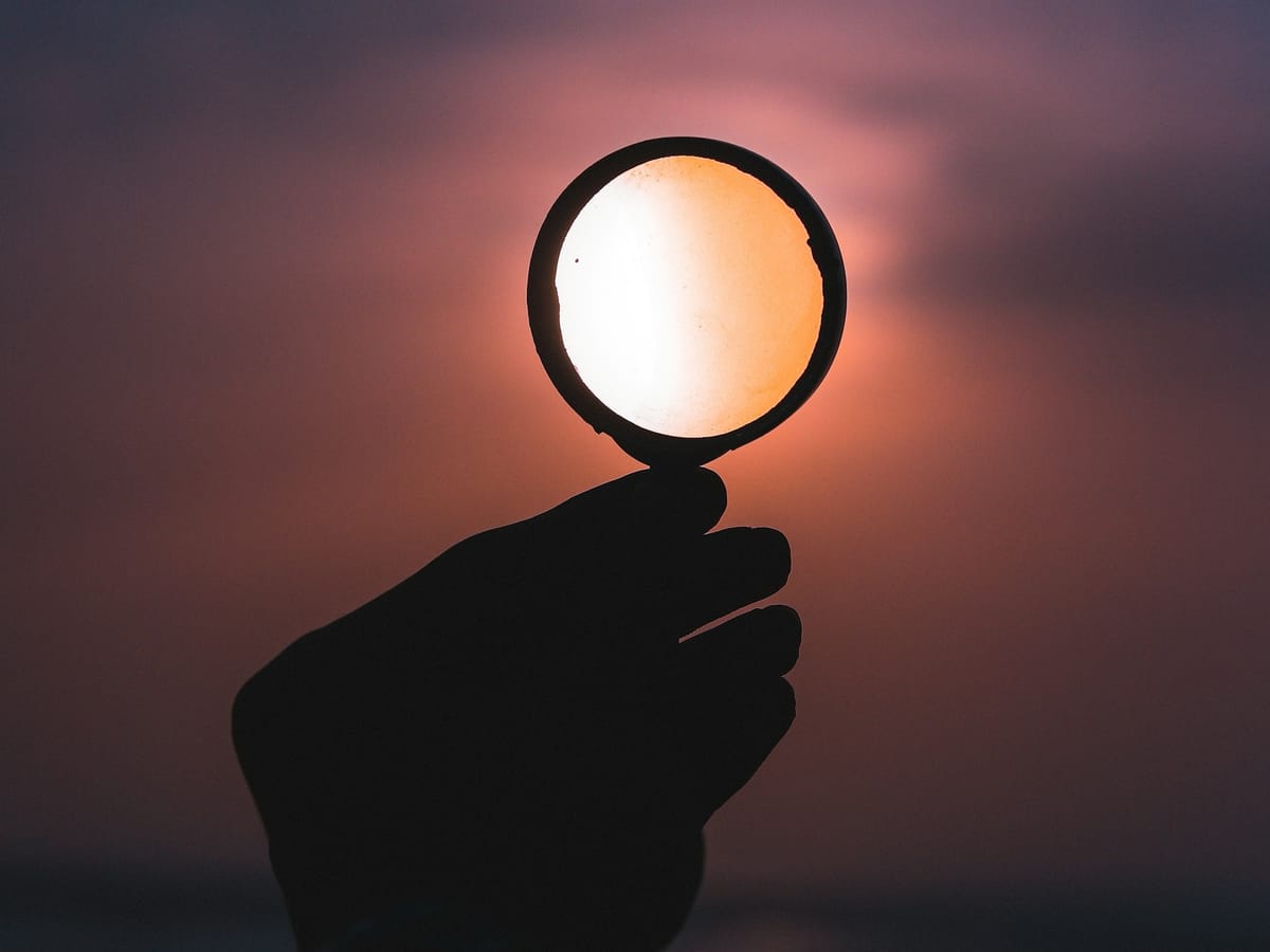 Miksi faktat ovat mielenmuutoksen huonoin työkalu (ja mitä tehdä sen sijaan)